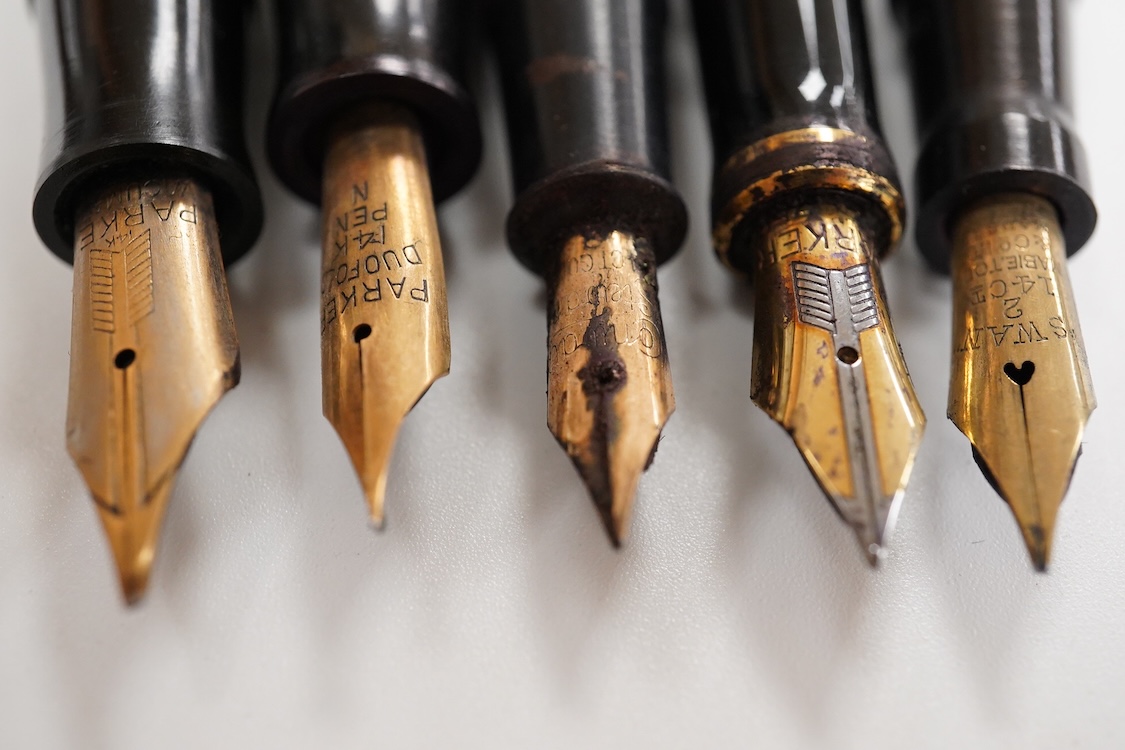 A mixed lot of mainly Parker fountain pens plus a Conway Stewart - mixed condition